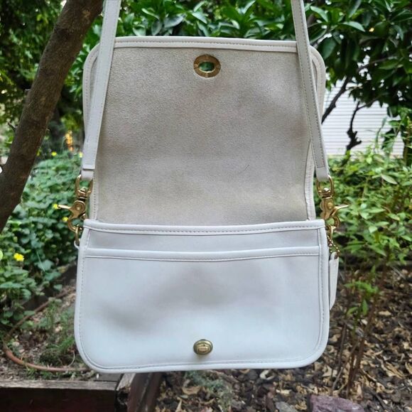 80s Coach Classic Slim Flap Vintage Shoulder Bag in Bone Glove-Tanned Leather - Picture 5 of 12